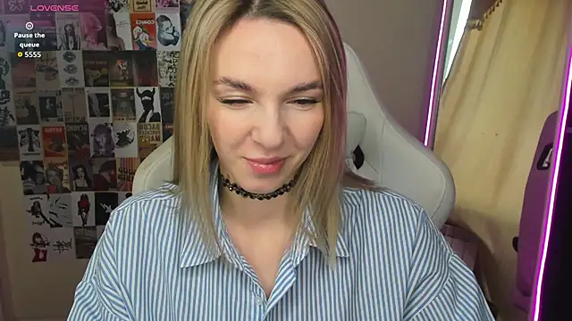 Snapshot of NessaDiazz chatting on 17, 10, 2025 NessaDiazz online show from 17, 10, 2025
