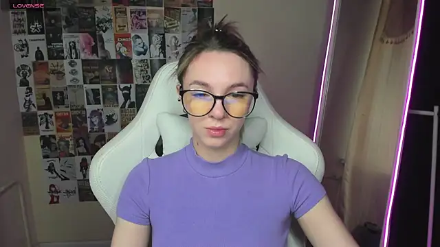 Snapshot of NessaDiazz chatting on 21, 10, 2025 NessaDiazz online show from 21, 10, 2025