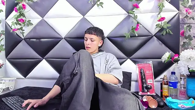 Megan Thompson  online show from 27, 9, 2025