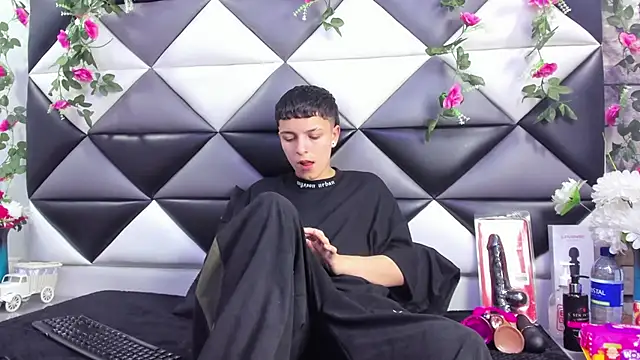 Megan Thompson  online show from 28, 9, 2025