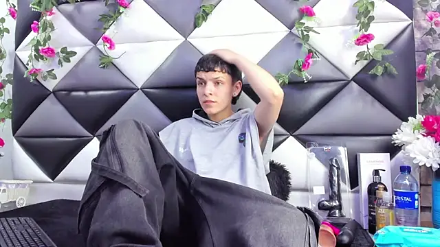 Megan Thompson  online show from 17, 10, 2025