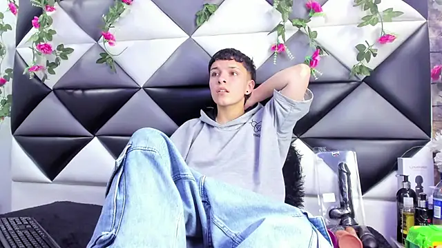 Megan Thompson  online show from 28, 10, 2025