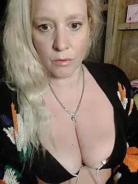 Bouncy-Bella28X online show from 13, 9, 2025