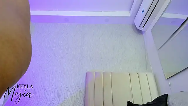 Snapshot of keyla_mejia chatting on 23, 11, 2025 keyla mejia online show from 23, 11, 2025