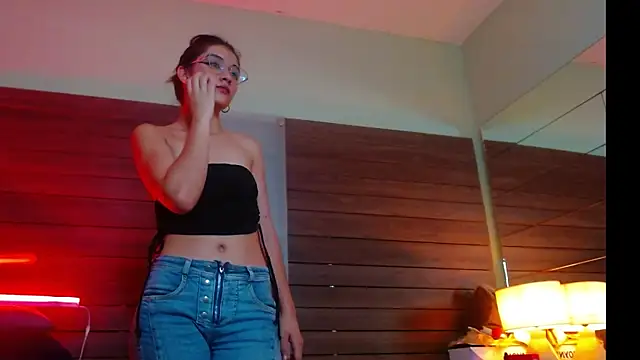 Snapshot of Karol_Yessenia chatting on 6, 10, 2025 Karol Yessenia online show from 6, 10, 2025