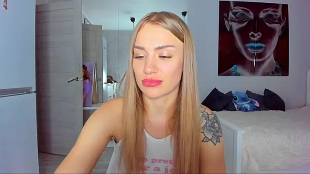 Snapshot of MashaFromRussia__ chatting on 13, 10, 2025 MashaFromRussia   online show from 13, 10, 2025