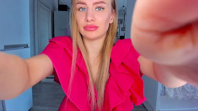 Snapshot of MashaFromRussia__ chatting on 19, 10, 2025 MashaFromRussia   online show from 19, 10, 2025