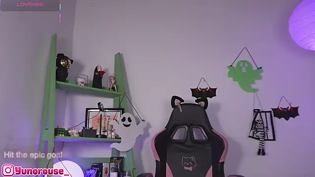 Snapshot of YunoRose_ chatting on 6, 11, 2025 YunoRose online show from 6, 11, 2025