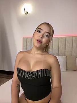 Snapshot of Mia_Roswell chatting on 19, 6, 2026 Mia Roswell online show from 19, 6, 2026
