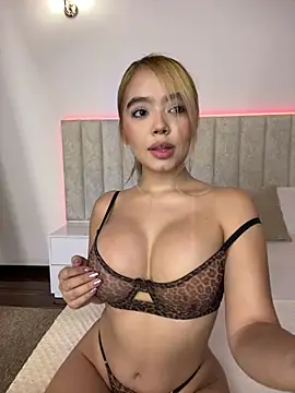 Snapshot of Mia_Roswell chatting on 7, 7, 2026 Mia Roswell online show from 7, 7, 2026