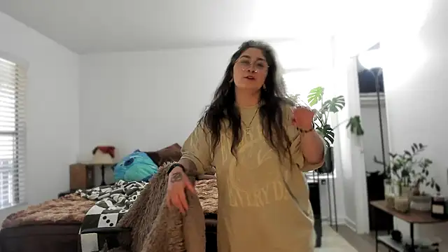 Alix Valentine online show from 21, 9, 2025