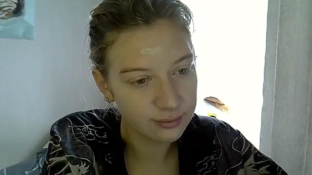 Lily Ember online show from 3, 10, 2025