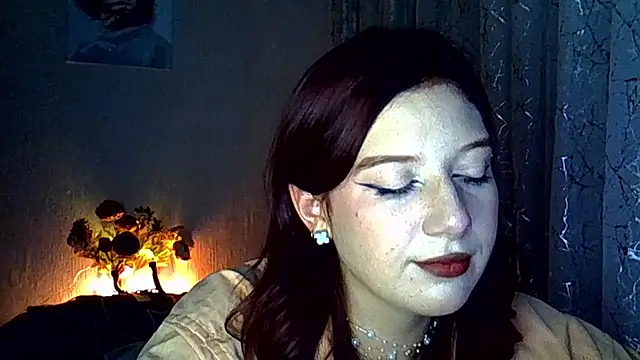 Lily Ember online show from 6, 10, 2025