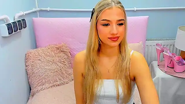 Snapshot of EvetteRose chatting on 10, 10, 2025 EvetteRose online show from 10, 10, 2025