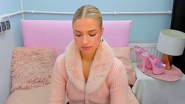 Snapshot of EvetteRose chatting on 15, 10, 2025 EvetteRose online show from 15, 10, 2025