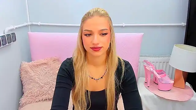 Snapshot of EvetteRose chatting on 21, 10, 2025 EvetteRose online show from 21, 10, 2025