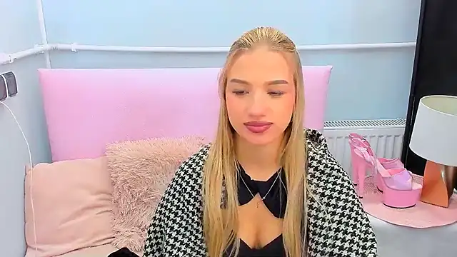 Snapshot of EvetteRose chatting on 25, 10, 2025 EvetteRose online show from 25, 10, 2025