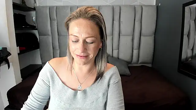 Snapshot of Charlot_milf chatting on 5, 1, 2026 Charlot milf online show from 5, 1, 2026