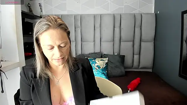 Snapshot of Charlot_milf chatting on 7, 1, 2026 Charlot milf online show from 7, 1, 2026