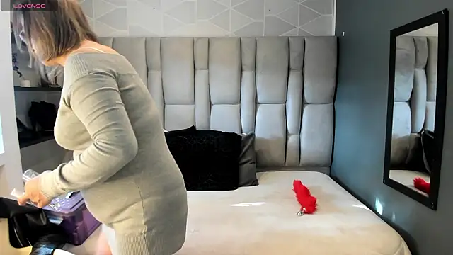 Snapshot of Charlot_milf chatting on 7, 3, 2026 Charlot milf online show from 7, 3, 2026