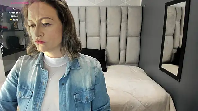 Snapshot of Charlot_milf chatting on 26, 3, 2026 Charlot milf online show from 26, 3, 2026