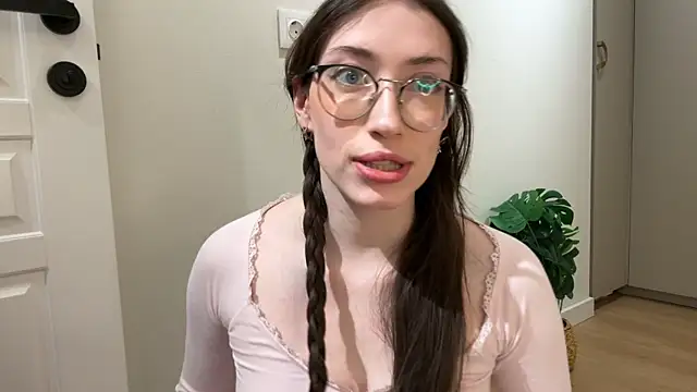 Snapshot of Kelly_Berry__ chatting on 6, 1, 2026 Kelly Berry online show from 6, 1, 2026