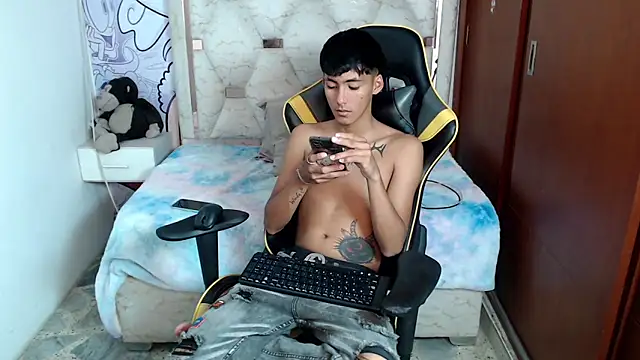 Snapshot of yiisu_ chatting on 26, 10, 2025 yiisu  online show from 26, 10, 2025