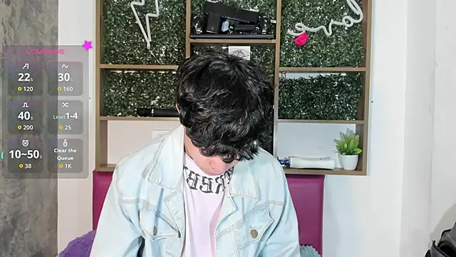 Felipe boy1 online show from 9, 10, 2025