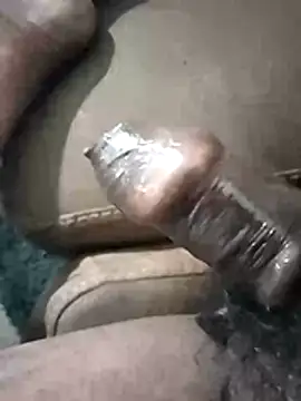 Snapshot of Curvy_Pounder chatting on 18, 11, 2025 Curvy Pounder online show from 18, 11, 2025