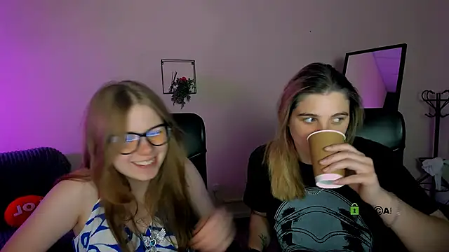 Snapshot of foxy_tease_ chatting on 24, 9, 2025 foxy tease online show from 24, 9, 2025