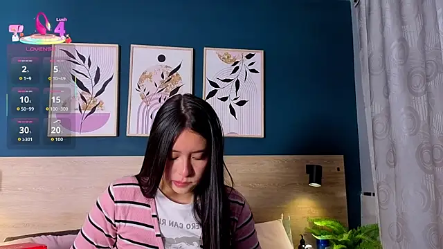 Snapshot of SarahMiler_ chatting on 15, 12, 2025 SarahMiler online show from 15, 12, 2025