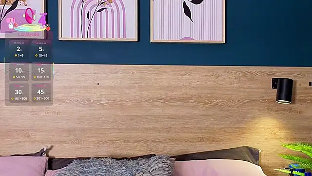 Snapshot of SarahMiler_ chatting on 19, 12, 2025 SarahMiler online show from 19, 12, 2025