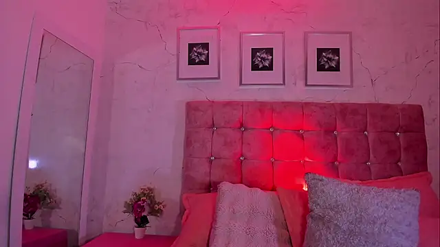 Maddy Mills online show from 15, 12, 2025