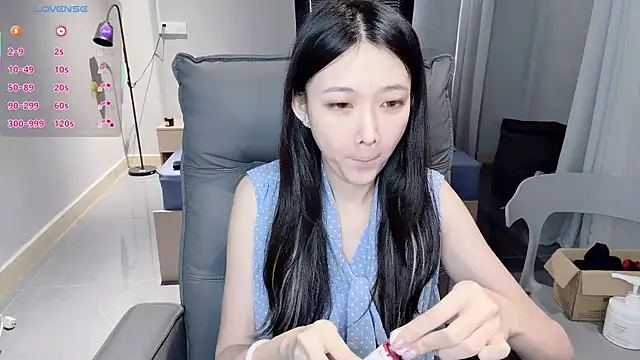 NiNi-baby520 online show from 4, 12, 2025