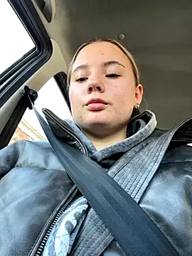 Snapshot of StephanieMur chatting on 9, 10, 2025 StephanieMur online show from 9, 10, 2025