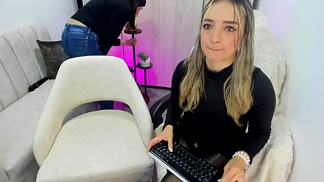 Snapshot of Miss_Annye chatting on 1, 11, 2025 Miss Annye online show from 1, 11, 2025