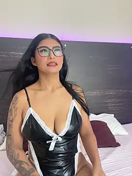 Snapshot of daphnevans chatting on 10, 9, 2025 daphnevans online show from 10, 9, 2025