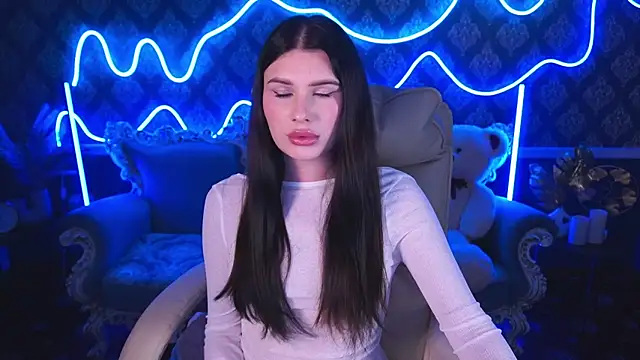 Snapshot of Neyla_Charm chatting on 5, 10, 2025 Neyla Charm online show from 5, 10, 2025