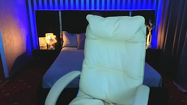 Snapshot of Neyla_Charm chatting on 11, 10, 2025 Neyla Charm online show from 11, 10, 2025