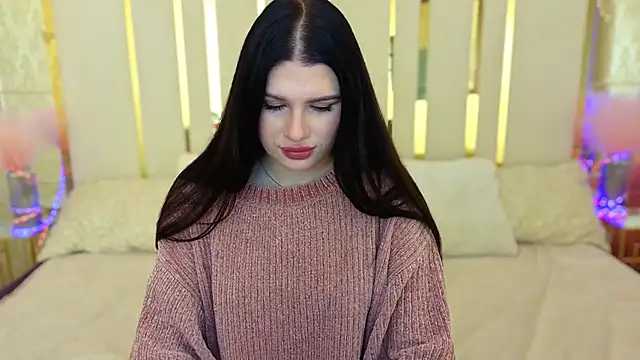 Snapshot of Neyla_Charm chatting on 18, 10, 2025 Neyla Charm online show from 18, 10, 2025