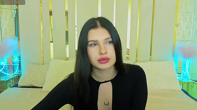 Snapshot of Neyla_Charm chatting on 27, 10, 2025 Neyla Charm online show from 27, 10, 2025