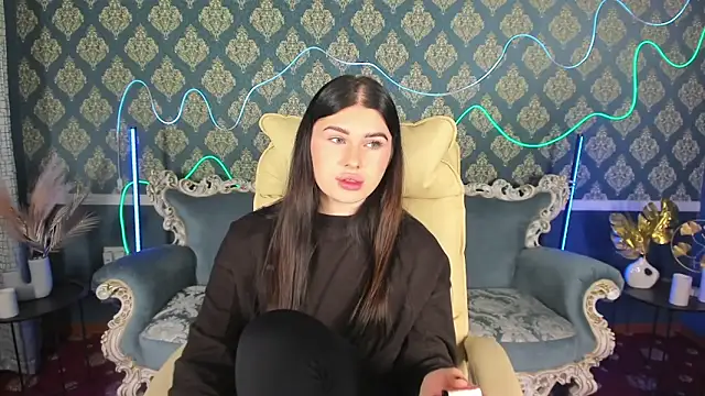 Snapshot of Neyla_Charm chatting on 6, 11, 2025 Neyla Charm online show from 6, 11, 2025