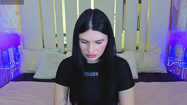 Snapshot of Neyla_Charm chatting on 9, 11, 2025 Neyla Charm online show from 9, 11, 2025