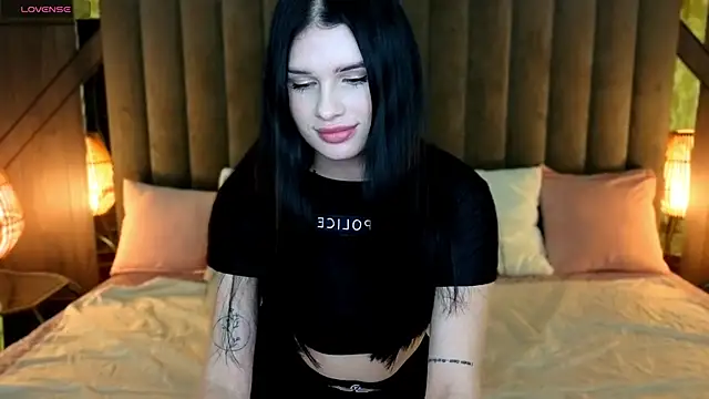 Snapshot of Neyla_Charm chatting on 16, 11, 2025 Neyla Charm online show from 16, 11, 2025