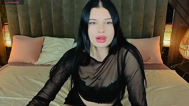 Snapshot of Neyla_Charm chatting on 19, 11, 2025 Neyla Charm online show from 19, 11, 2025