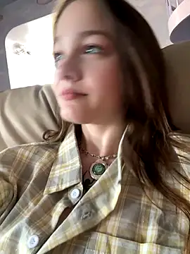 Snapshot of MichelleRoux chatting on 15, 9, 2025 MichelleRoux online show from 15, 9, 2025
