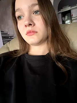 Snapshot of MichelleRoux chatting on 3, 10, 2025 MichelleRoux online show from 3, 10, 2025