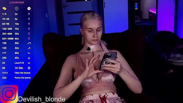 Snapshot of HitchcocianBlonde chatting on 10, 3, 2026 HitchcocianBlonde online show from 10, 3, 2026