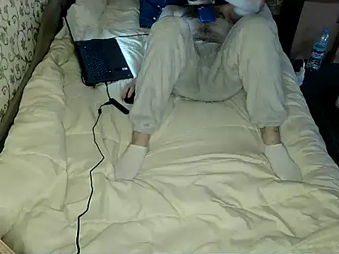 Snapshot of bul_boy chatting on 4, 4, 2026 bul boy online show from 4, 4, 2026