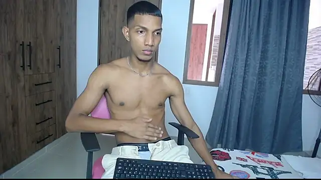 Snapshot of miguelmarcus chatting on 3, 10, 2025 miguelmarcus online show from 3, 10, 2025